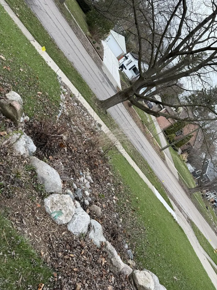 Custom lawn mowing service in Ypsilanti, MI - Jaws Lawn And Snow