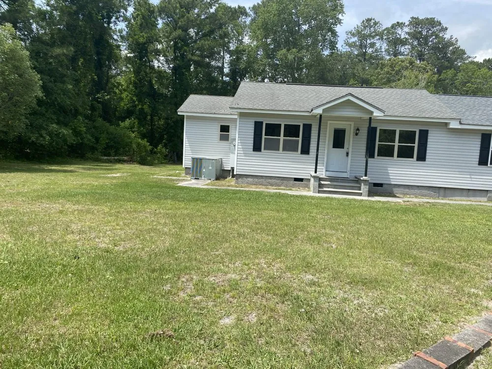 Custom yard maintenance in Shallotte, NC by Jay & J Landscape