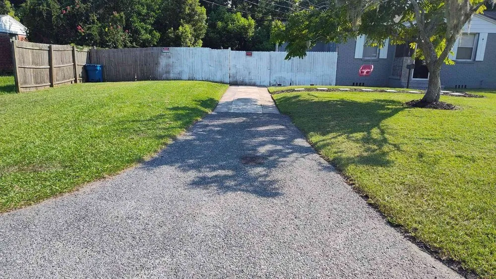 Top-rated yard maintenance in Jacksonville, FL by Jay Wand Services