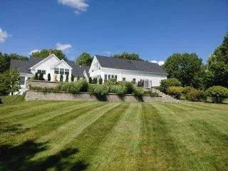 Professional garden landscaping in De Soto, MO by Jaybirds Landscaping