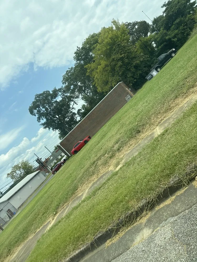 Local yard cleanup service in Gadsden, AL - Jayd Lawn Care Service