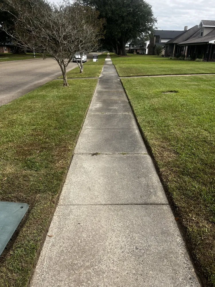 Affordable residential landscaping in Lake Charles, LA - Jayde & Jayson Lawn Care