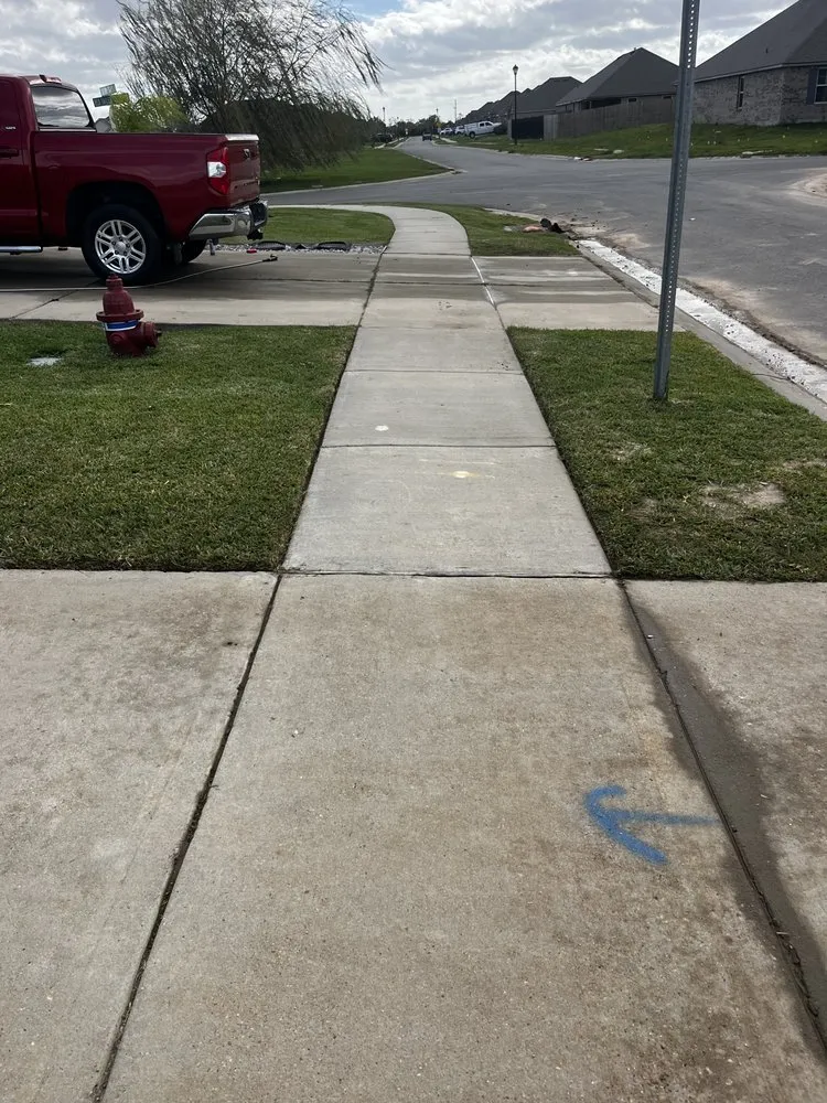 Custom outdoor landscaping in Lake Charles, LA by Jayde & Jayson Lawn Care