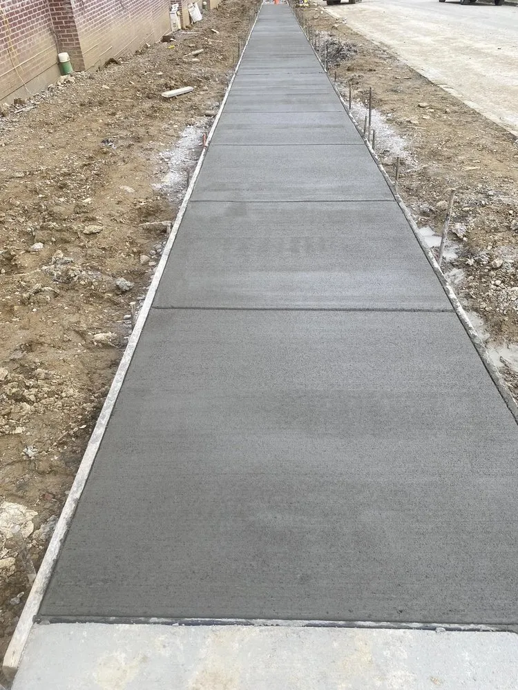 Expert yard maintenance for homes in Cincinnati, OH by Jays Clean Cut