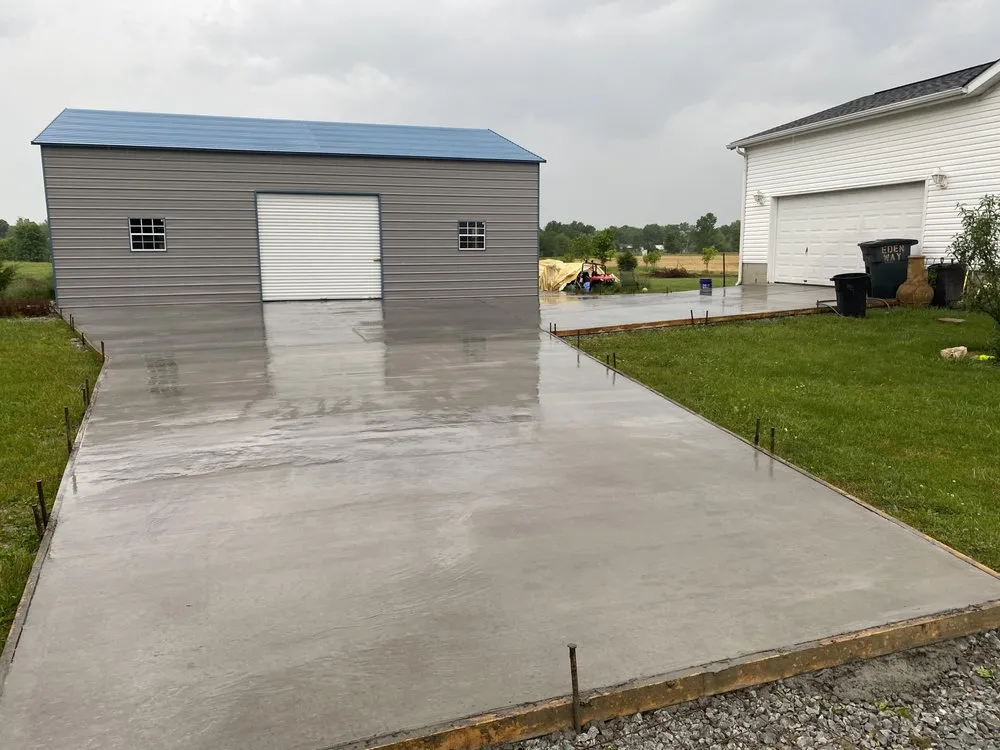 Custom landscaping services experts serving Cincinnati, OH - Jays Clean Cut