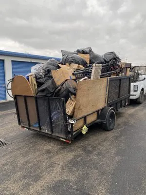 Jays Hauling & Landscaping Logo