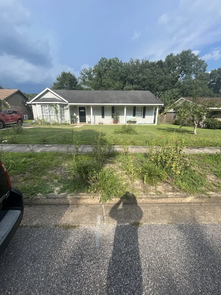 Affordable lawn mowing service experts serving Mobile, AL - Jays Landscape