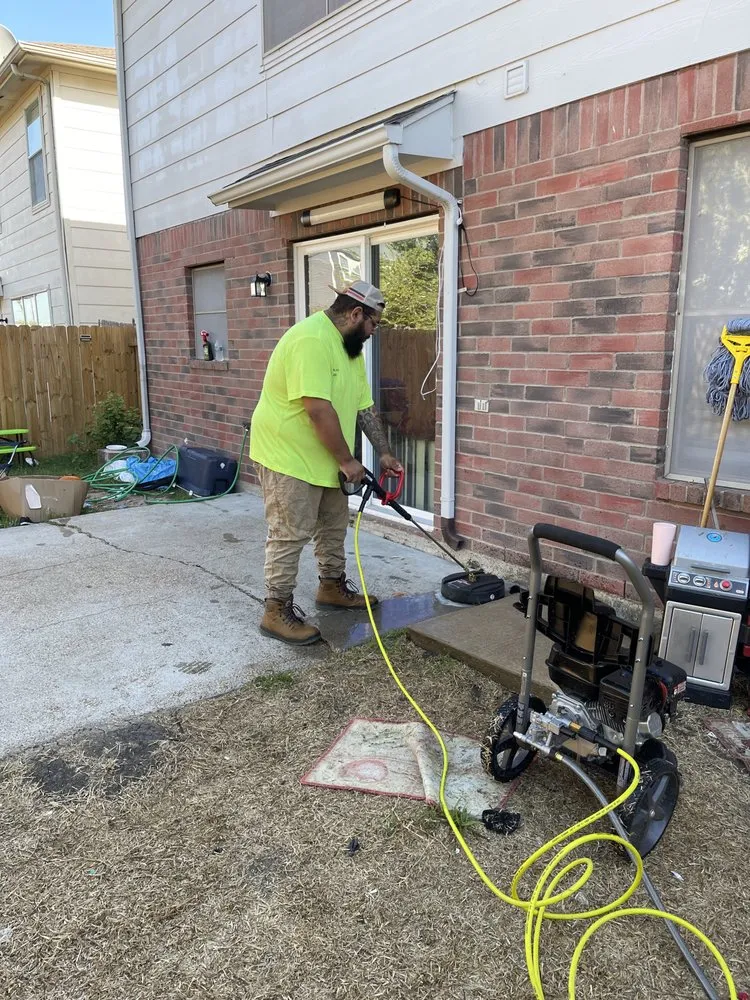 Expert lawn mowing service for year-round maintenance in Sugar Land, TX by Jay’s landscaping and pressure washing services