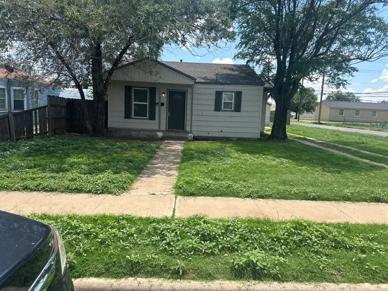 Top-rated lawn mowing service for residential properties in Lubbock, TX by Jay’s Landscaping