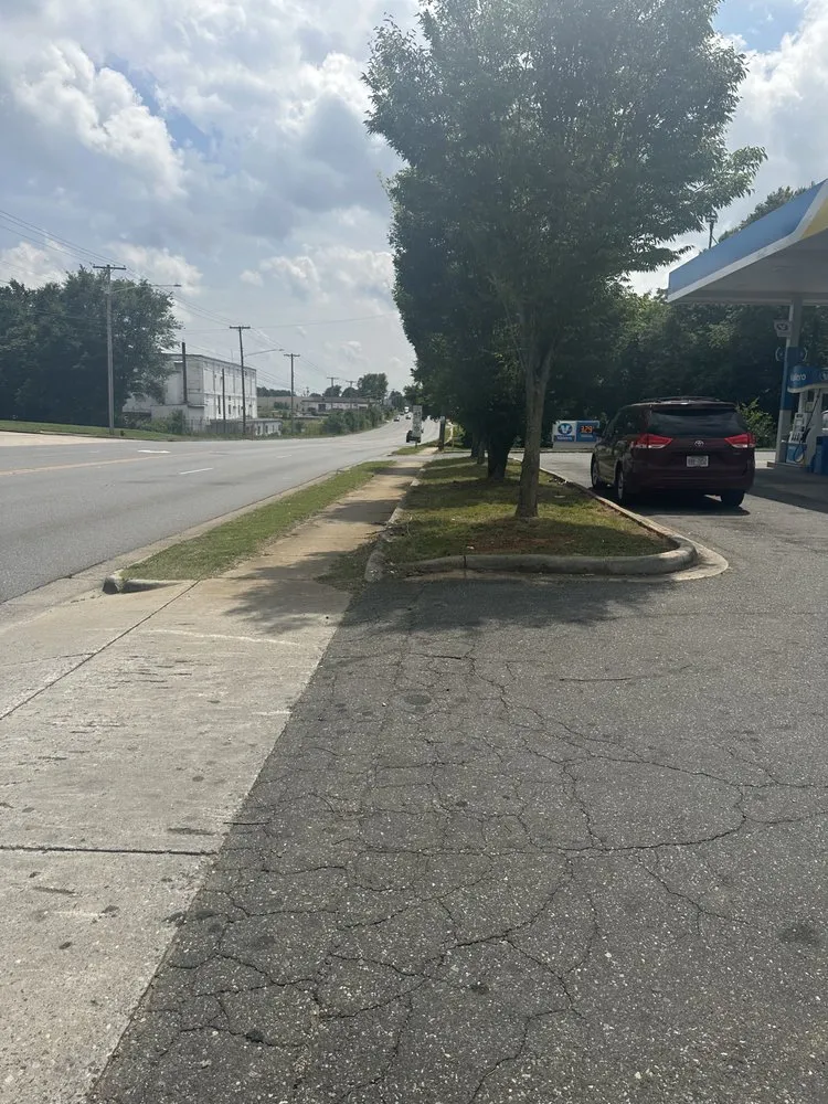 Custom outdoor landscaping for homes in Gastonia, NC by Jay’s Lawn care