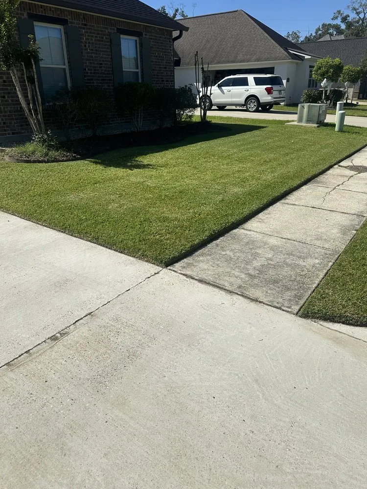 Custom yard maintenance experts serving Geismar, LA - Jays Lawn Care