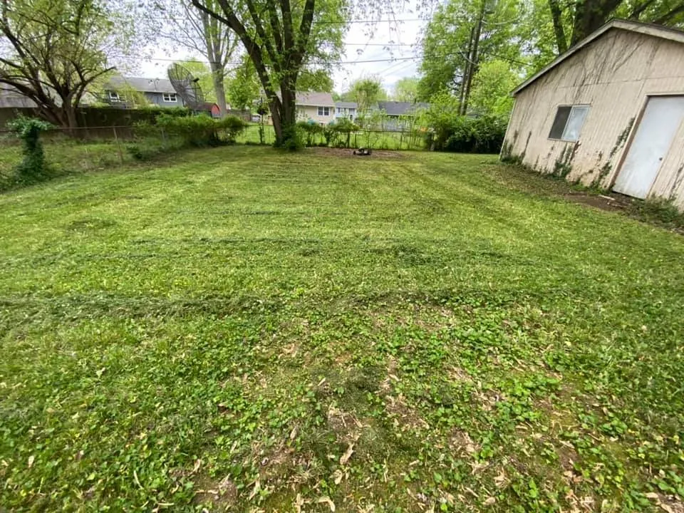 Reliable yard maintenance in Sellersburg, IN by Jays Lawn Care