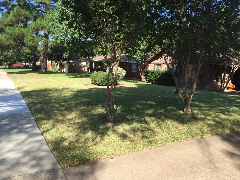 Top-rated lawn mowing service in Euless, TX by Jay's Lawn Service