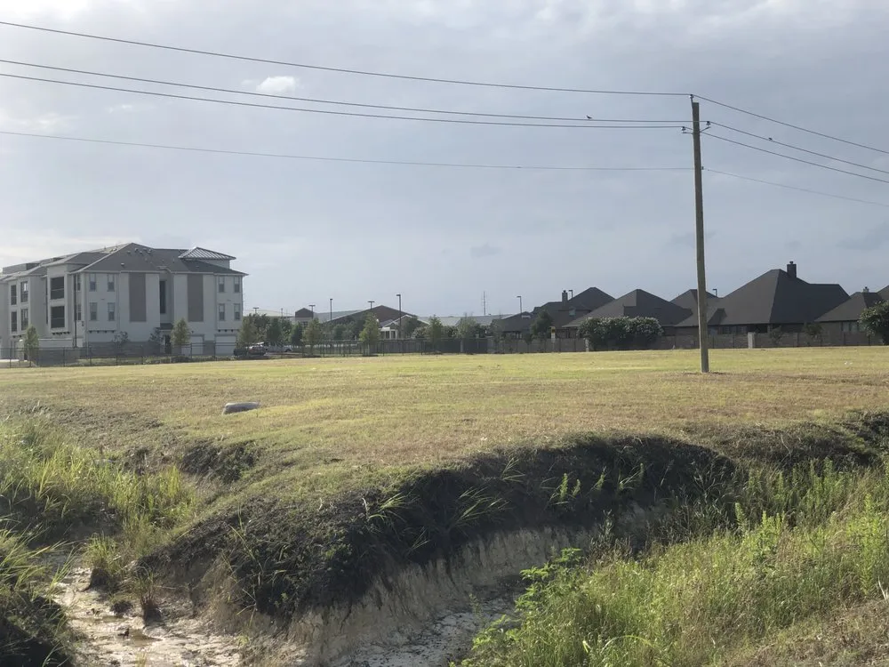 Custom outdoor landscaping in Euless, TX by Jay's Lawn Service