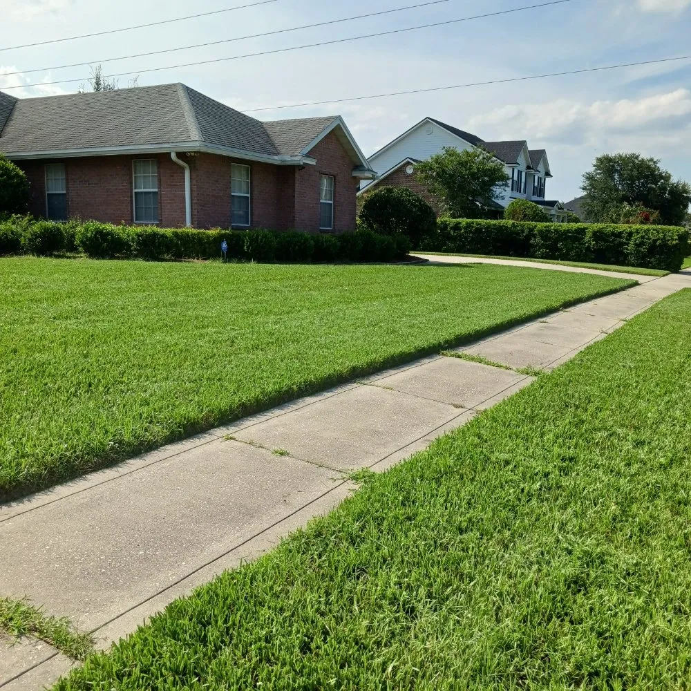 Custom lawn mowing service in Jacksonville, FL by Jays Lawn Service