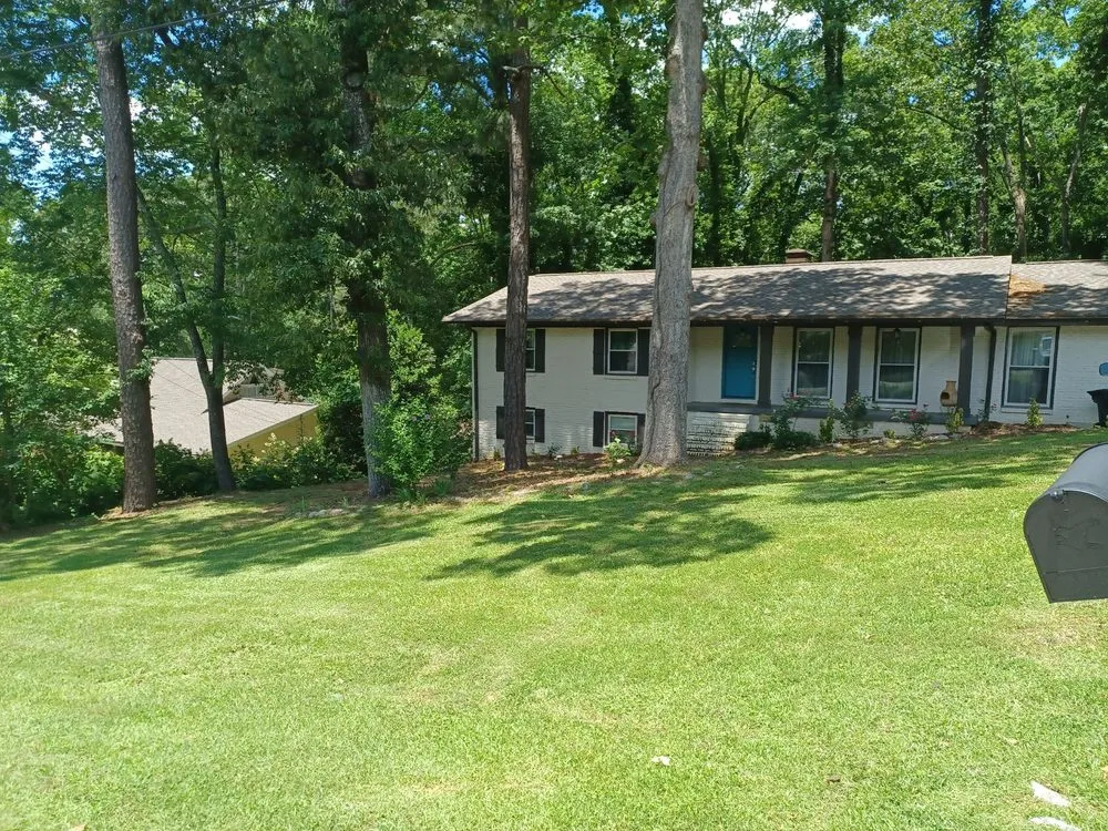 Expert landscaping services experts serving Tuscaloosa, AL - Jays Lawn Service