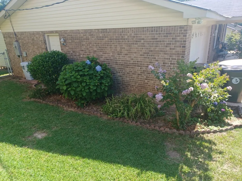 Trusted garden landscaping for residential properties in Tuscaloosa, AL by Jays Lawn Service
