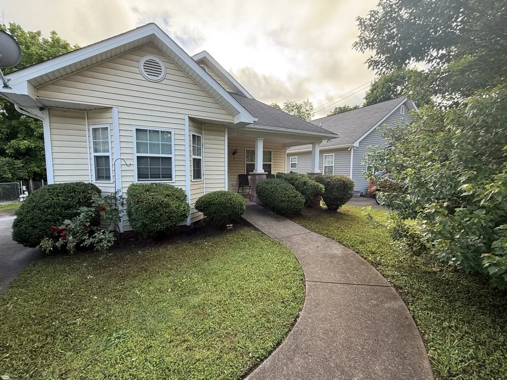 Affordable yard maintenance in Knoxville, TN - Jays Mowing & Landscaping