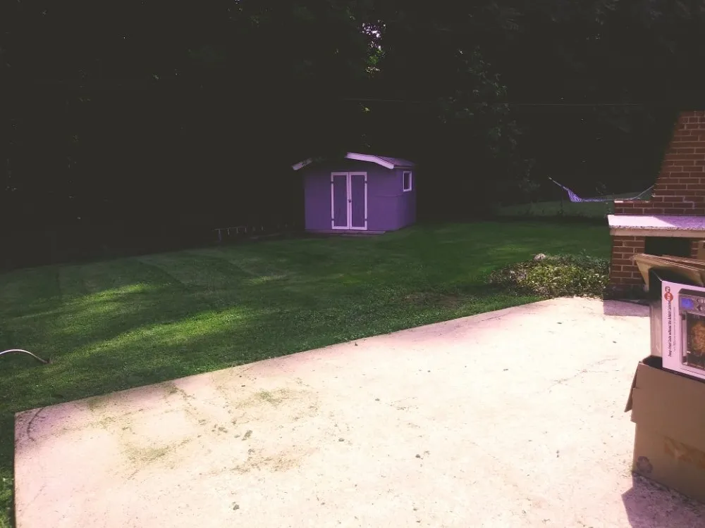 Professional lawn care service experts serving Gaithersburg, MD - Jay's Services