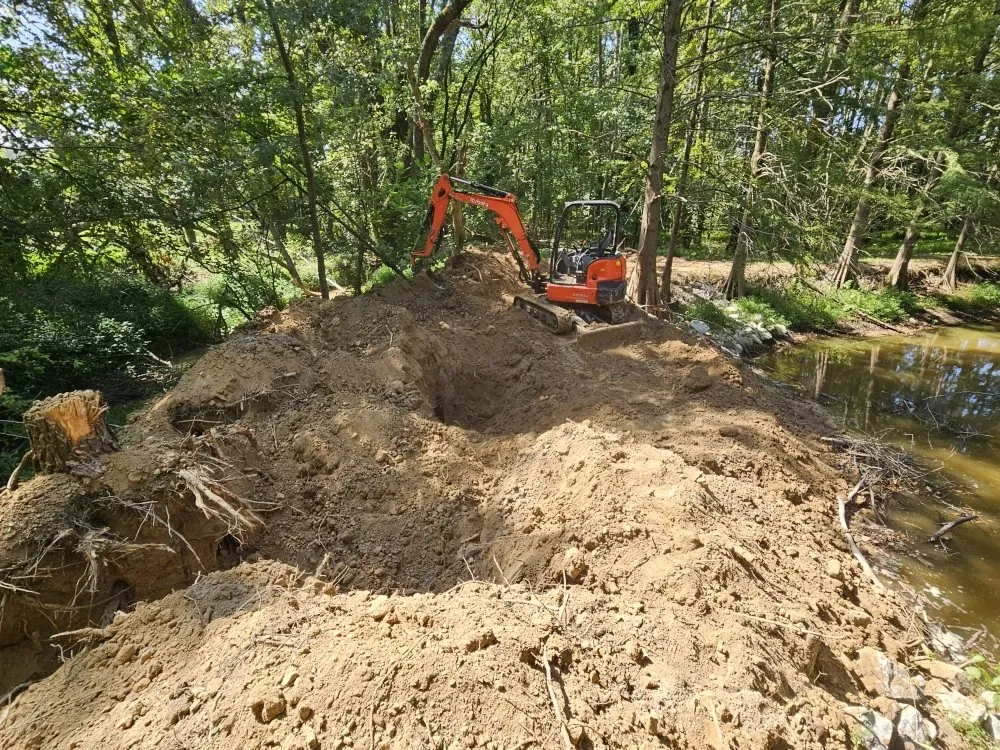 Professional residential landscaping in Byhalia, MS - Jay's tractor and lawn