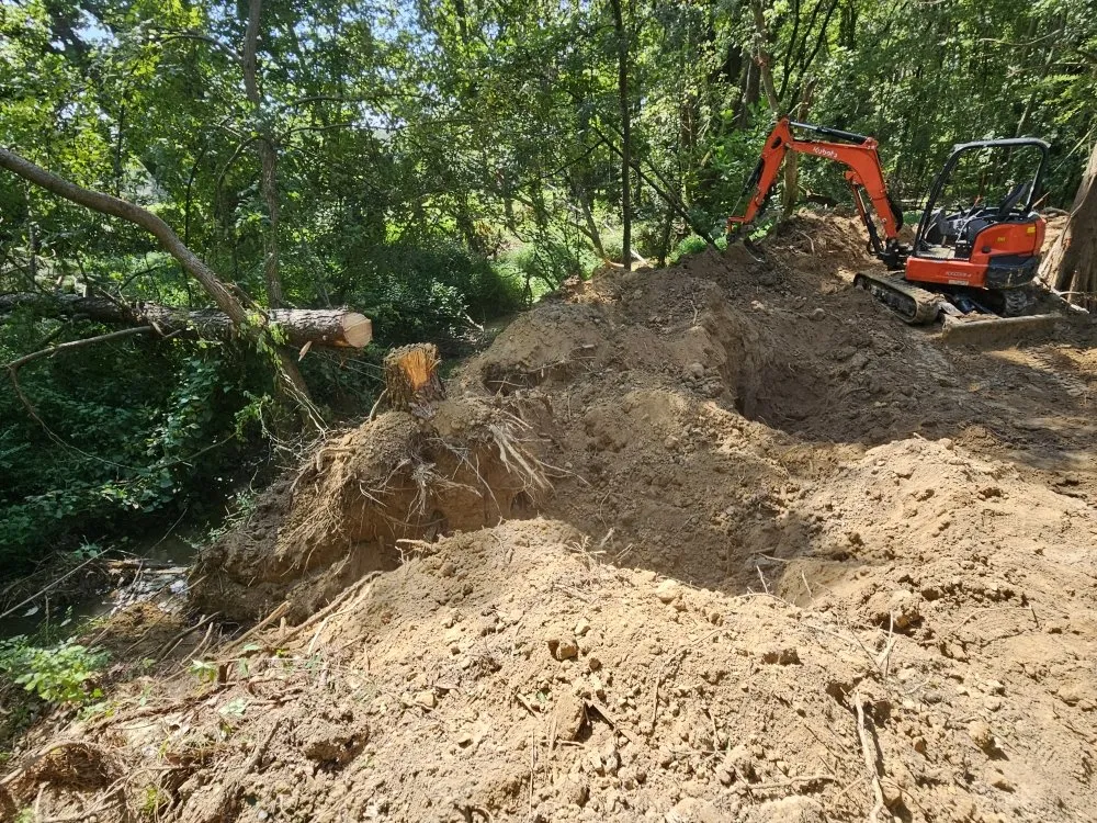 Professional lawn mowing service experts serving Byhalia, MS - Jay's tractor and lawn