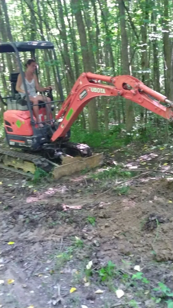 Affordable yard maintenance in Byhalia, MS - Jay's tractor and lawn