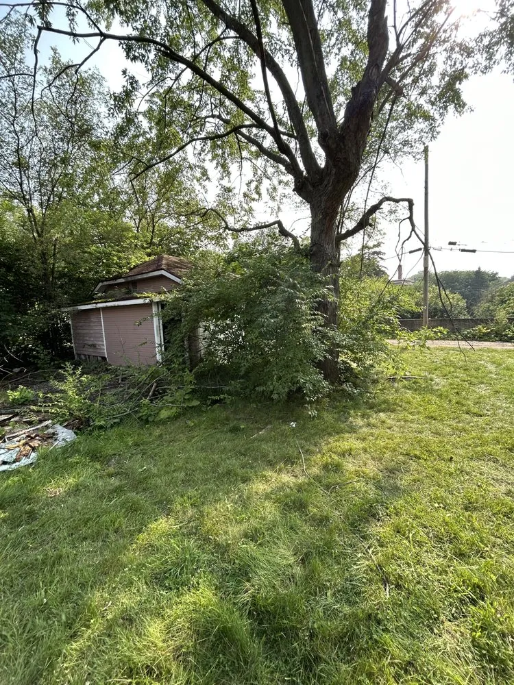 Reliable lawn mowing service in Dayton, OH by Jay’s Transformations