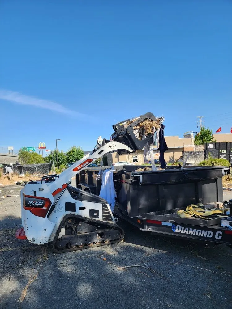 Reliable yard cleanup service in Antioch, CA - J&B Hauling and Clean Up