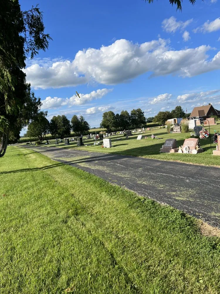 Expert lawn mowing service experts serving Poplar Grove, IL - J&B Mowing