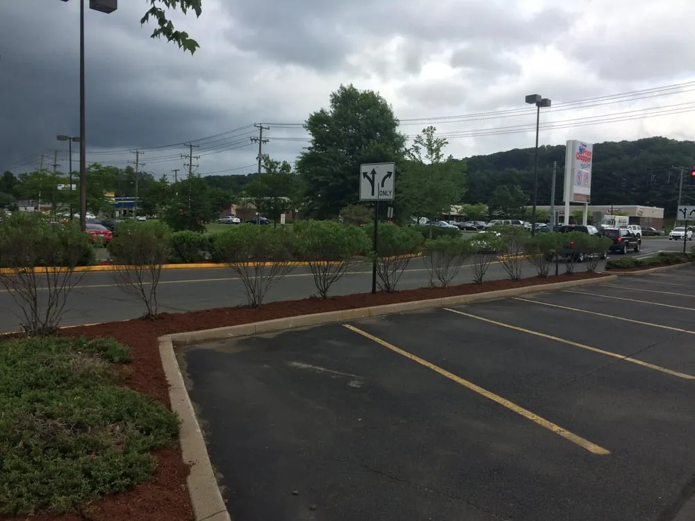 Expert yard maintenance near you in New Fairfield, CT by JB Property Maintenance