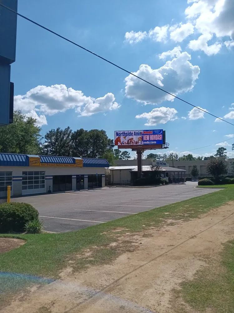 Local yard maintenance in Live Oak, FL by J&B Quality Outdoor Solutions