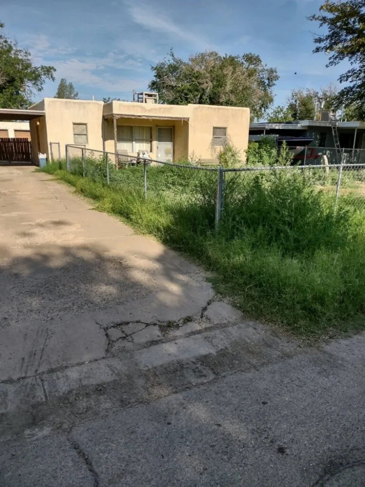 Expert yard cleanup service in Roswell, NM by J&B Service's