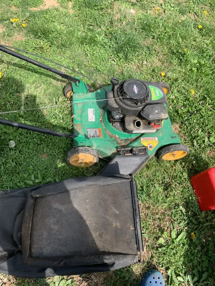 Expert lawn mowing service in Walkersville, MD - J&B Services