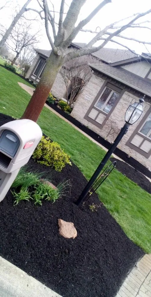 Custom lawn care service experts serving New Lebanon, OH - JB Universal