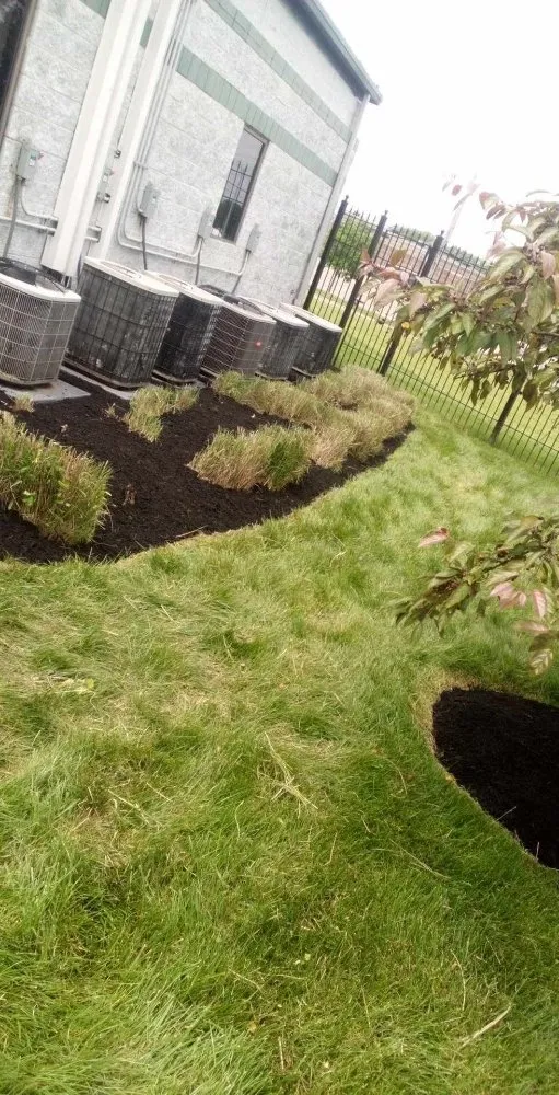 Custom lawn mowing service experts serving New Lebanon, OH - JB Universal