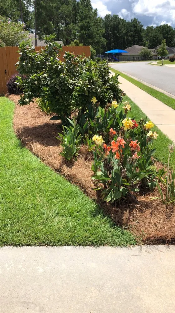 Trusted garden landscaping in Valdosta, GA by JBM Lawn Service