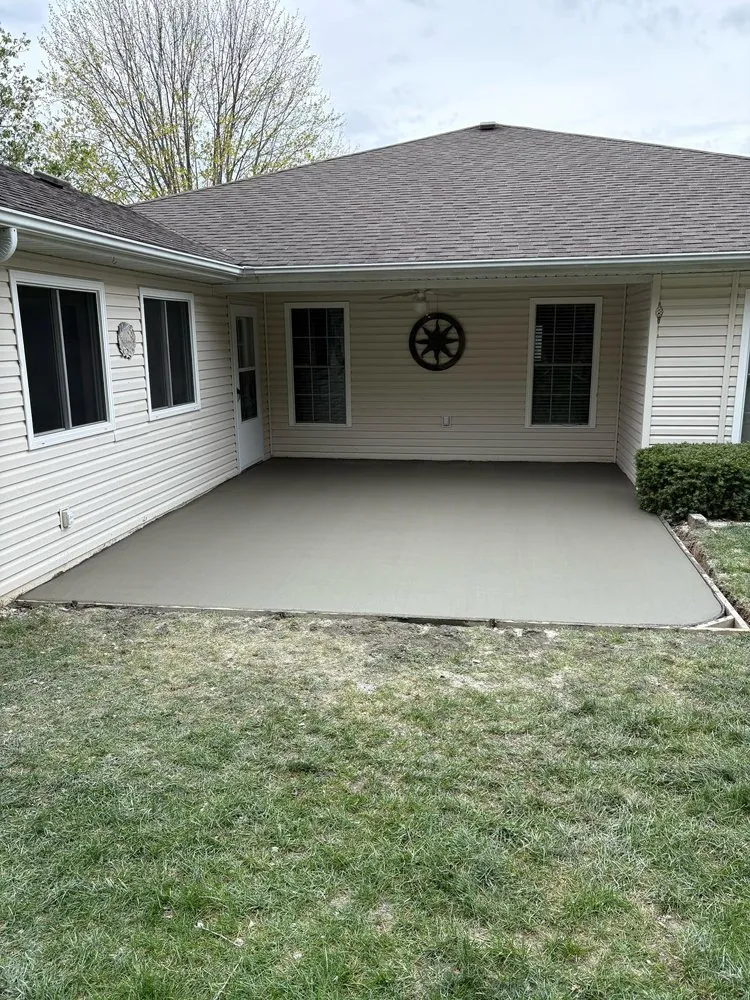 Custom lawn care service experts serving Columbia, MO - JC Construction And Landscaping