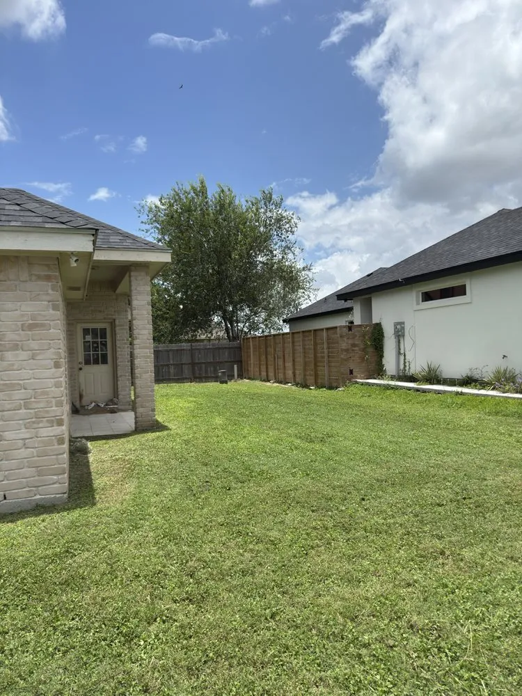 Reliable yard cleanup service with custom design in Edinburg, TX by JC Lawn Service