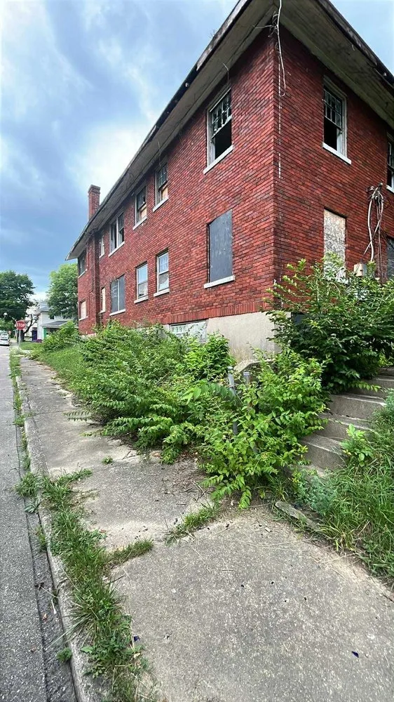 Professional yard maintenance for beautiful yards across Dayton, OH - JC Lawn Services