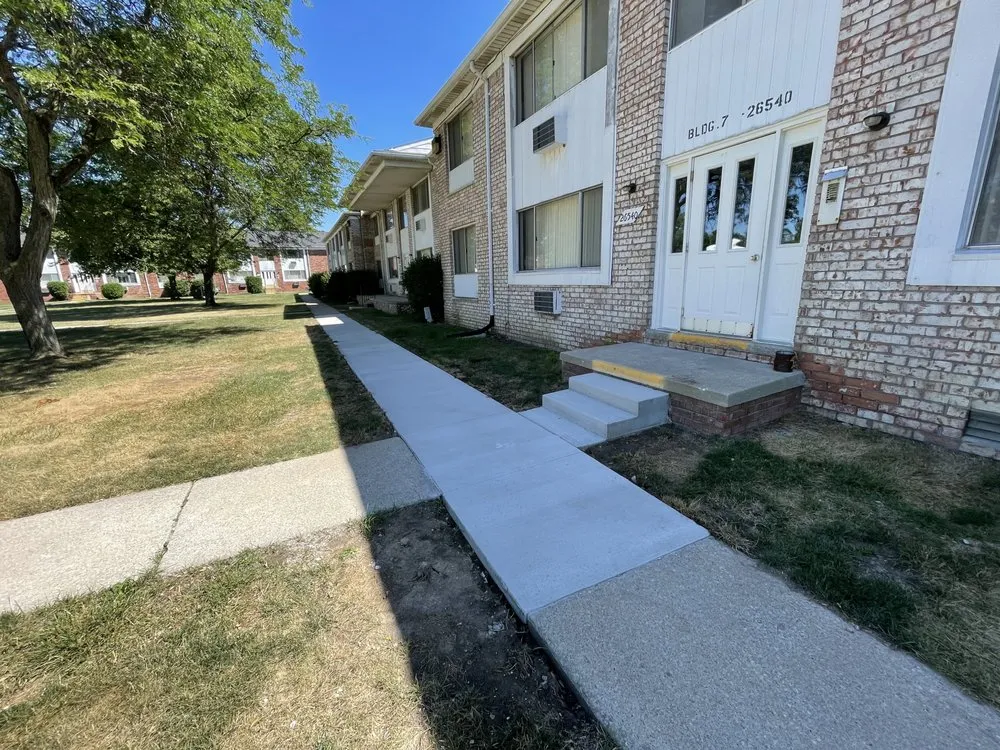 Reliable yard maintenance experts serving Lincoln Park, MI - JCDC Construction