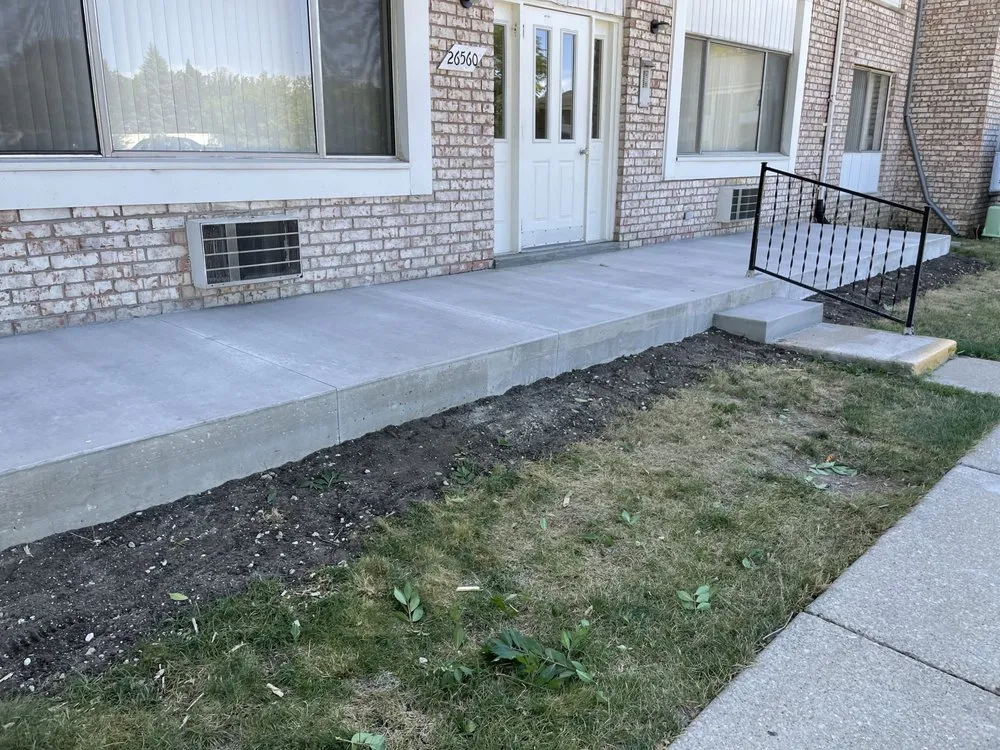 Top-rated landscape installation in Lincoln Park, MI by JCDC Construction