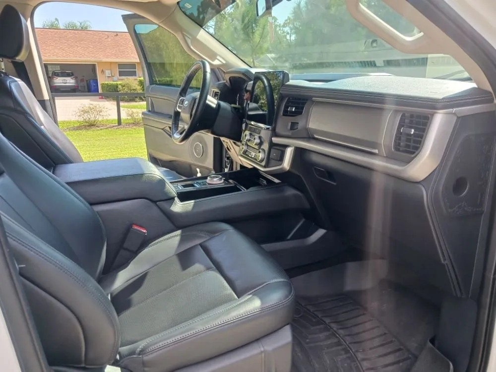 Top-rated yard maintenance in Dundee, FL by Jc's Mobile Carwash & Lawncare