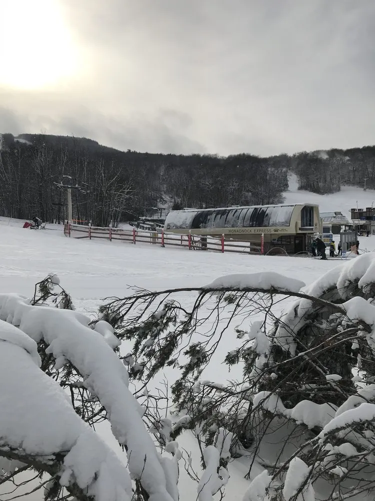 Custom outdoor landscaping for beautiful yards in Nashua, NH by J&D Abstract Design