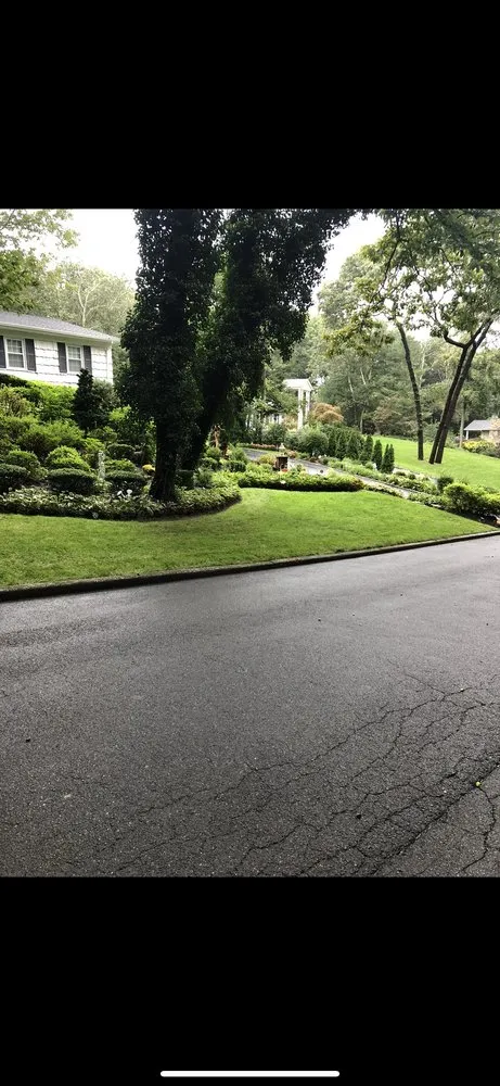 Custom yard maintenance experts serving Huntington Station, NY - JD Exclusive Landscaping