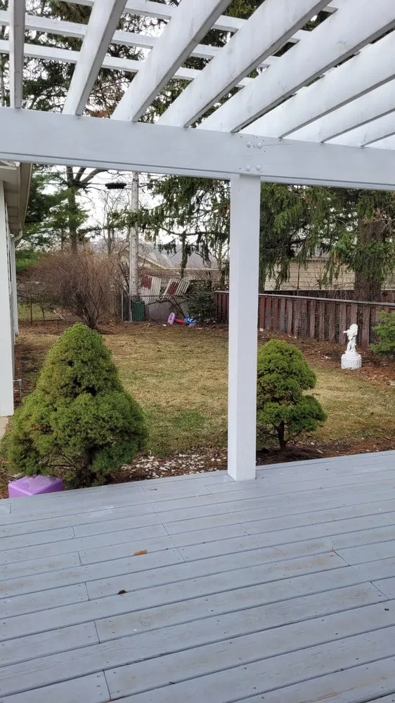 Professional lawn care service experts serving Chicago, IL - JD Flores Landscaping