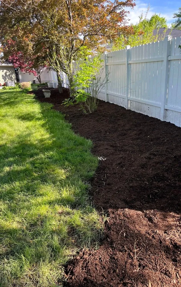 Custom yard maintenance experts serving Chillicothe, IL - J&D Landscape