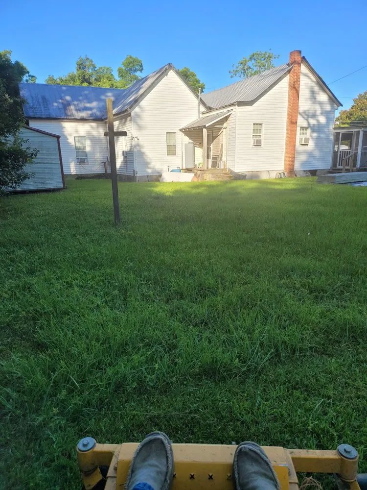 Top-rated yard cleanup service experts serving Hazlehurst, GA - J&D Lopez Lawn & Landscaping Services