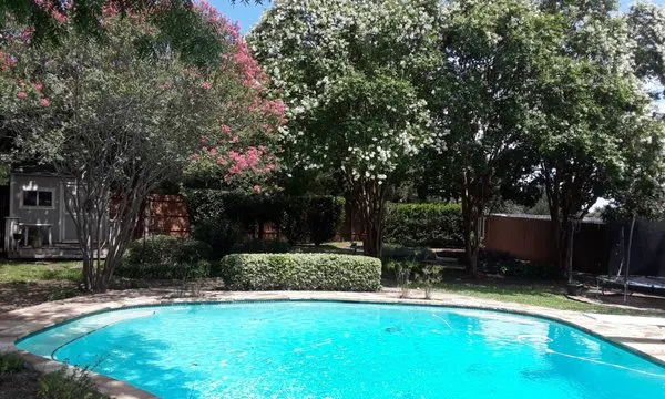 Jdees Lawn & Landscape Logo