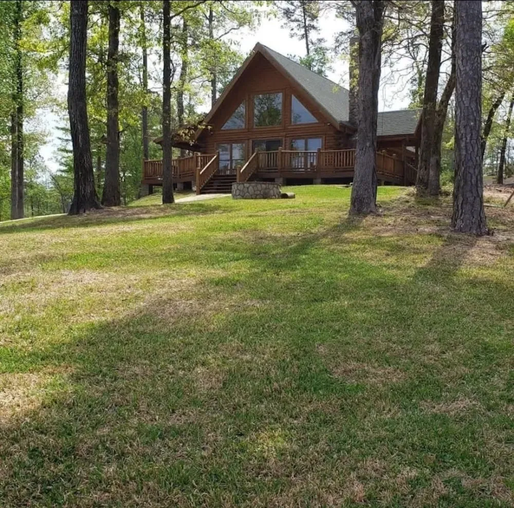 Affordable residential landscaping for year-round maintenance in Hornbeck, LA by JDH Lawn Care