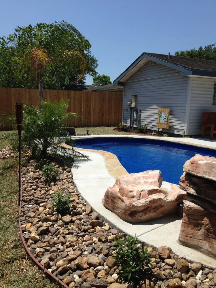 Local garden landscaping for year-round maintenance in Robstown, TX by JDM Landscapes & Design